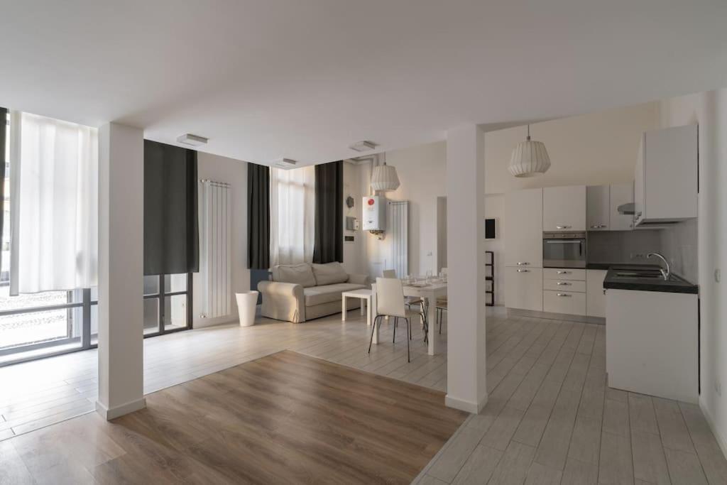 Spazioso Loft: Coldilana14 Милано Екстериор снимка